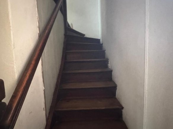 584